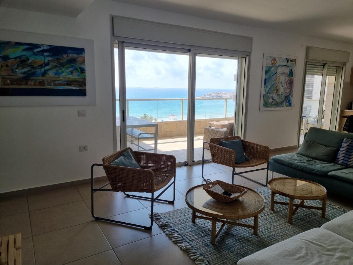 Beachfront Gallery Akko Bagian luar foto