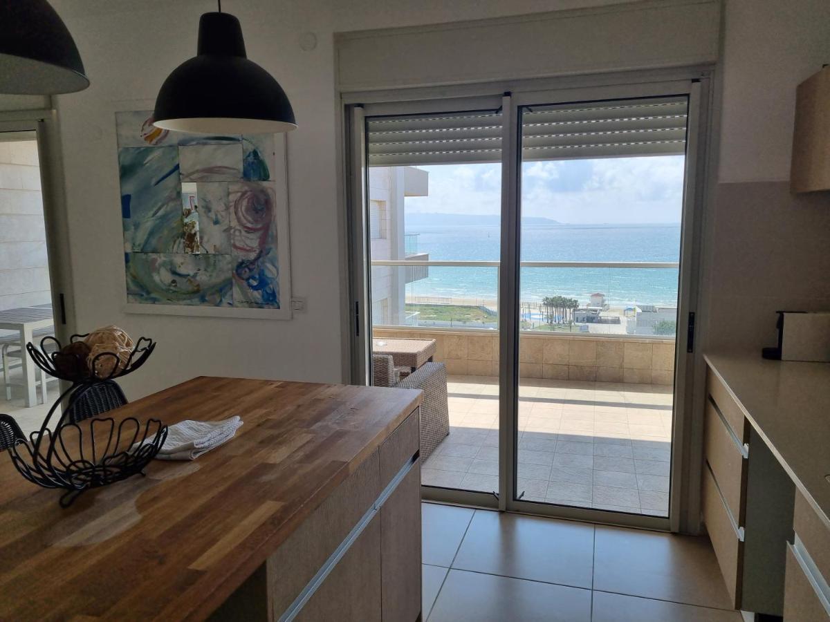 Beachfront Gallery Akko Bagian luar foto